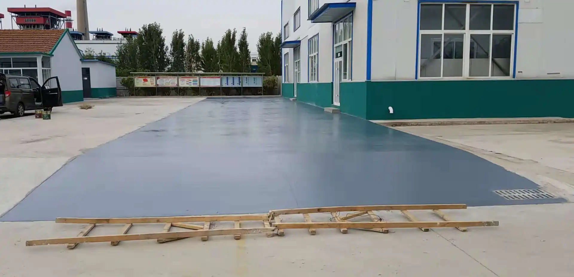 师宗车间厂房地坪漆修补翻新